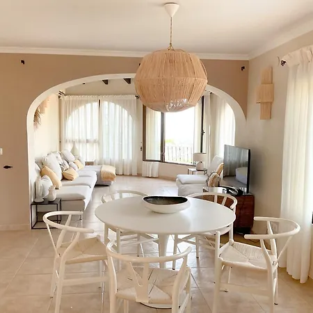 Villa Espectacular En By Alterhome *